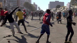 Zimbabwe election: International calls for restraint
